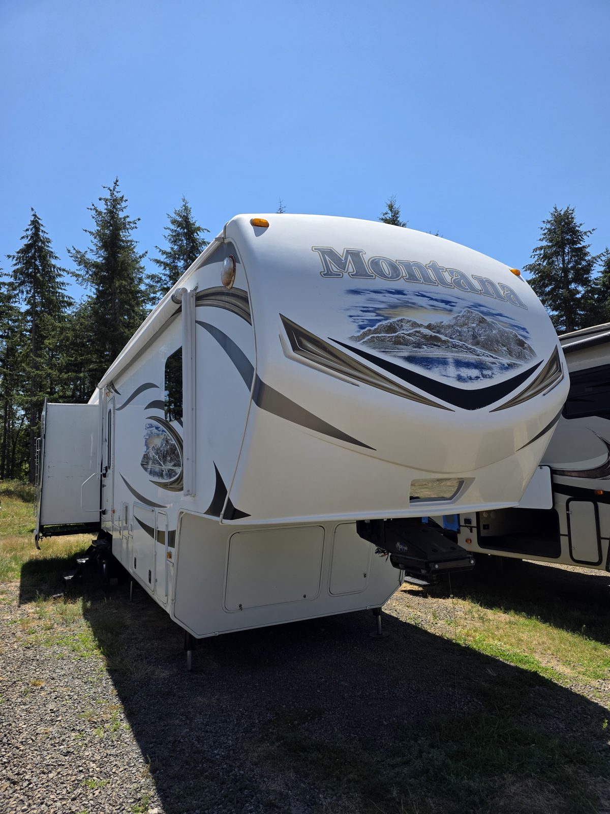 2014 Montana 39' 5/W Triple Slide $24900