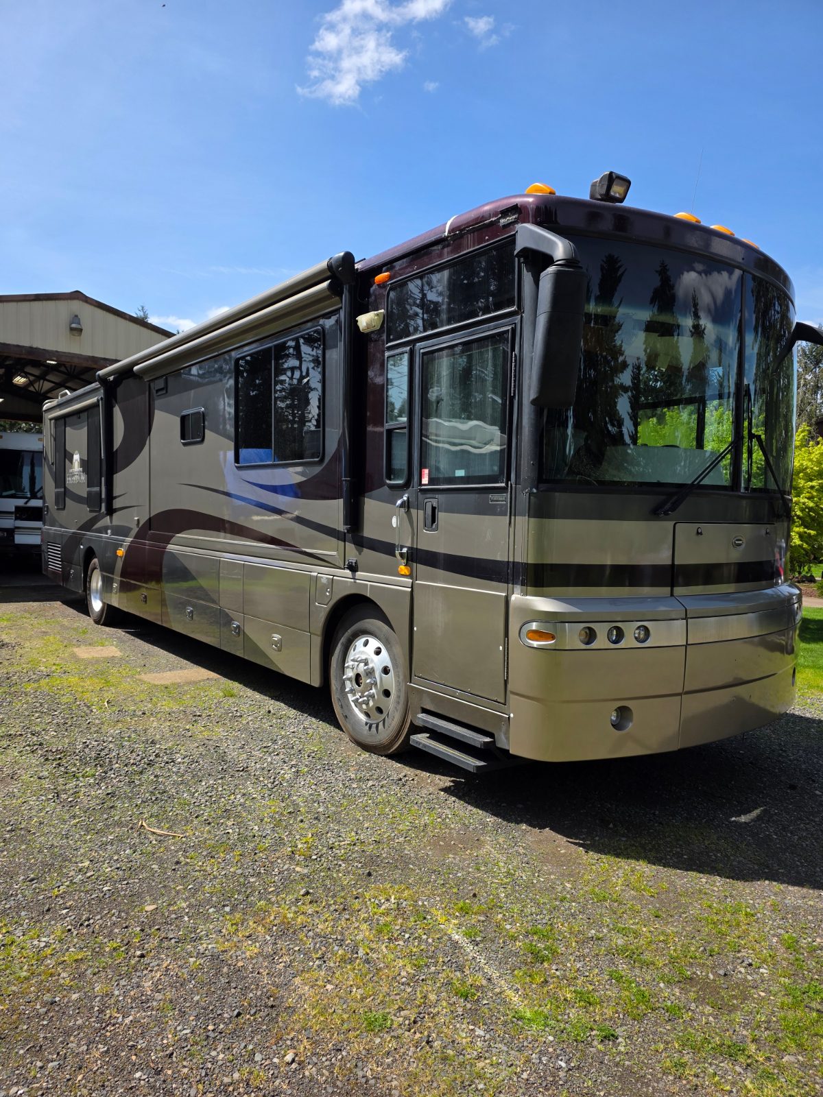 2004 Winnebago Ultimate Freedom 40KD featured photo