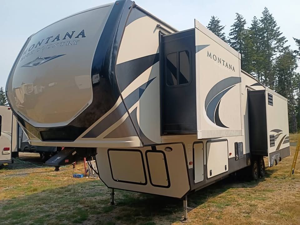 2019 Keystone Montana featured photo
